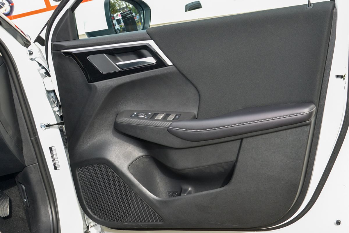 2024 Mitsubishi Outlander ES ZM