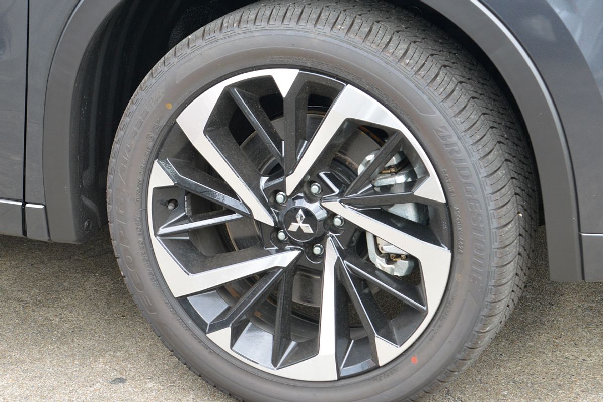2024 Mitsubishi Outlander PHEV Exceed ZM