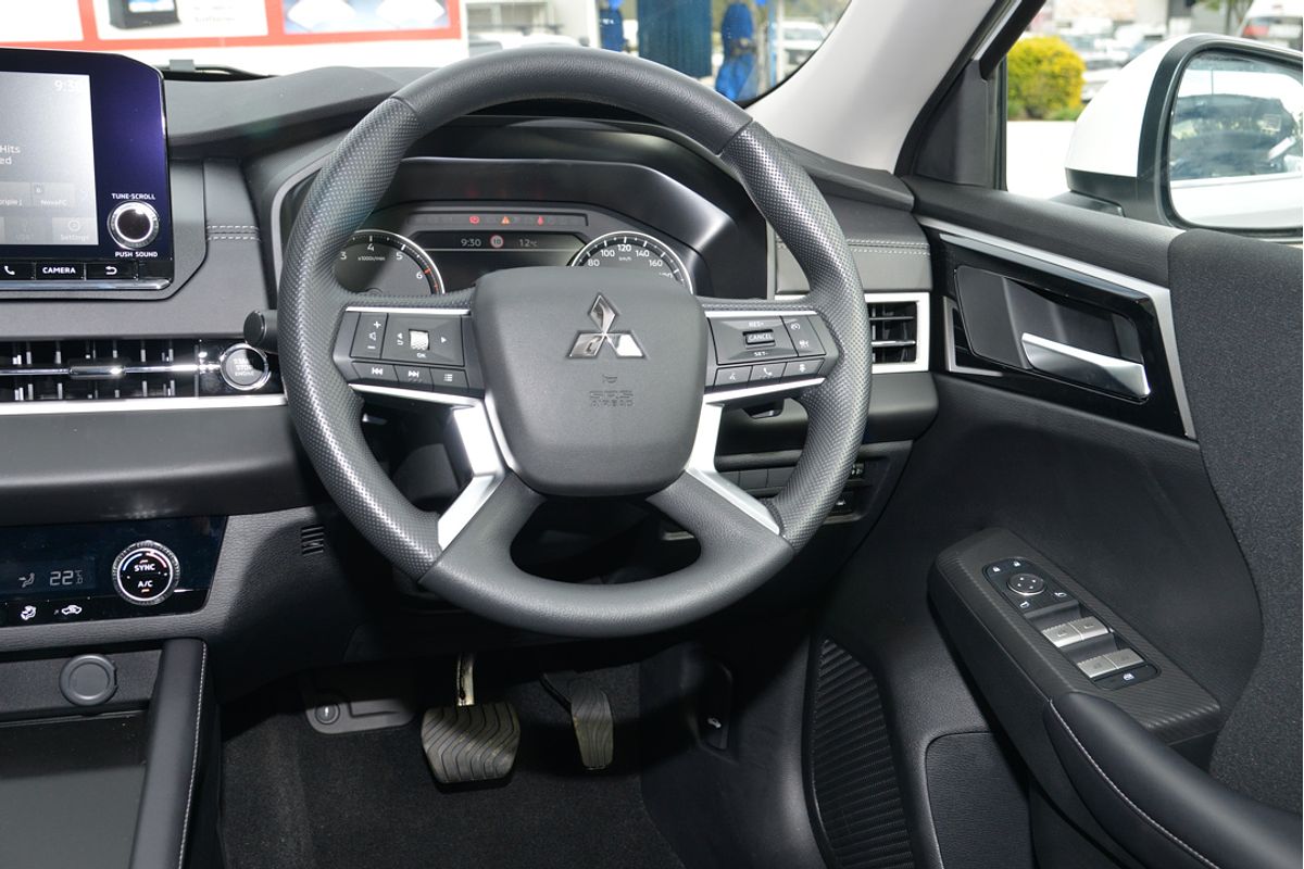 2024 Mitsubishi Outlander ES ZM