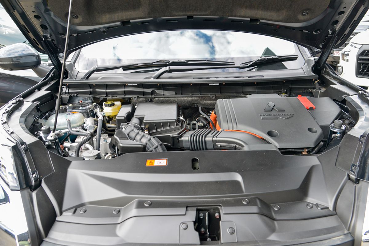 2024 Mitsubishi Outlander PHEV Exceed ZM