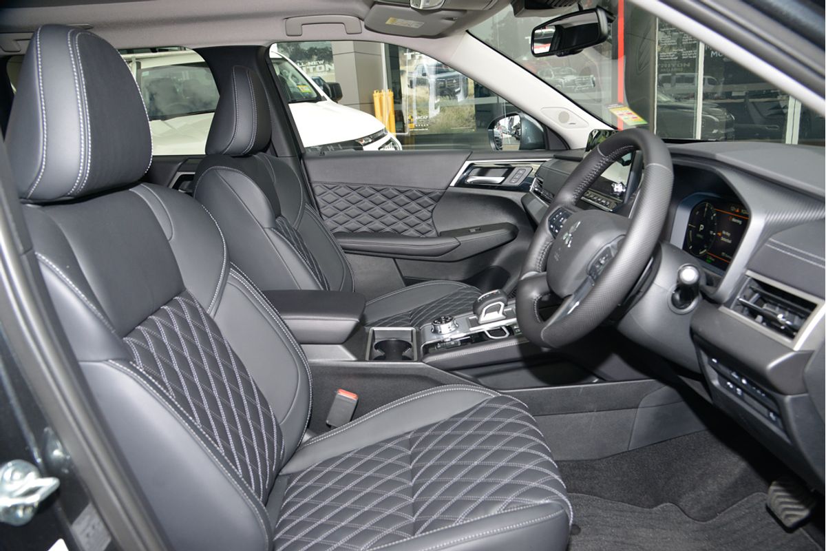 2024 Mitsubishi Outlander PHEV Exceed ZM