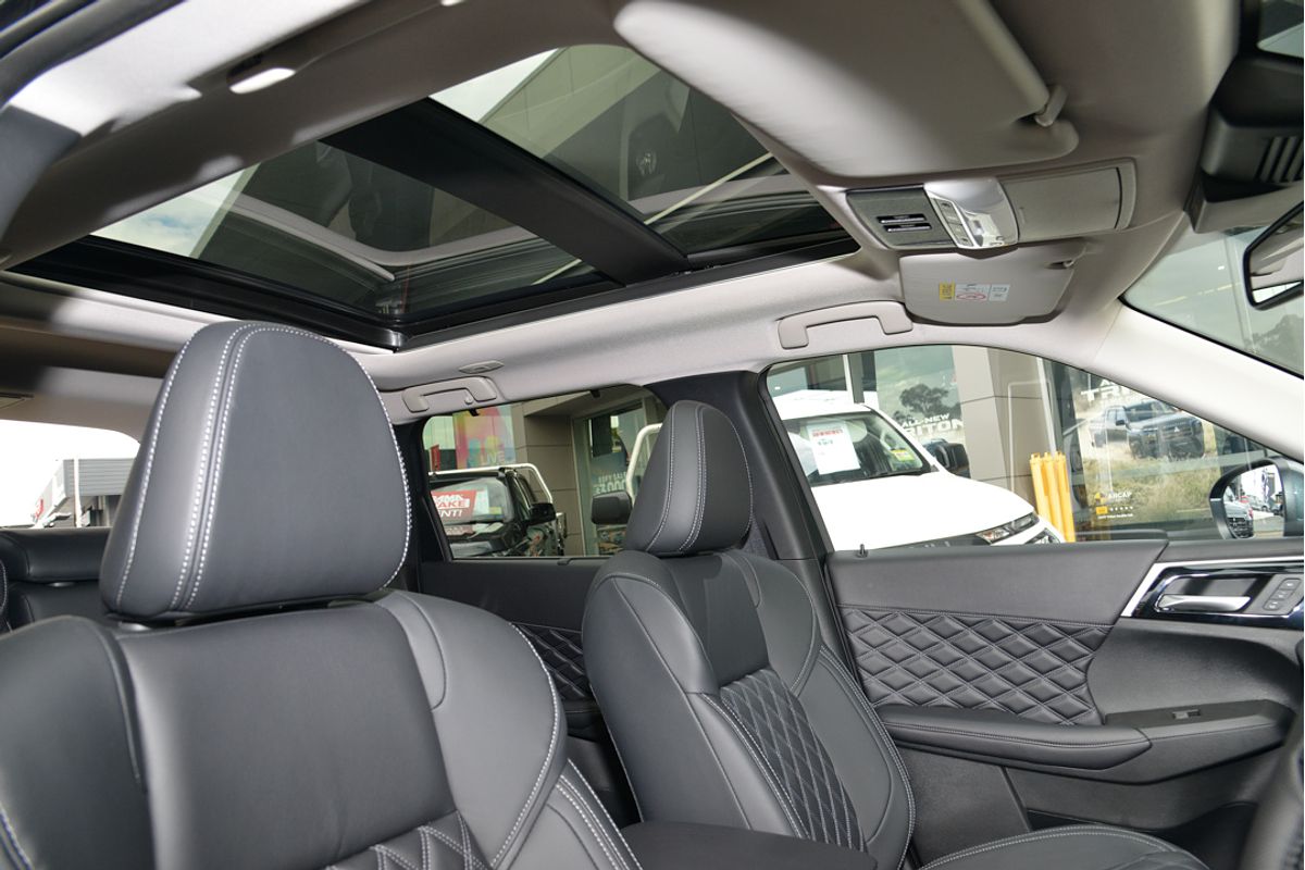 2024 Mitsubishi Outlander PHEV Exceed ZM