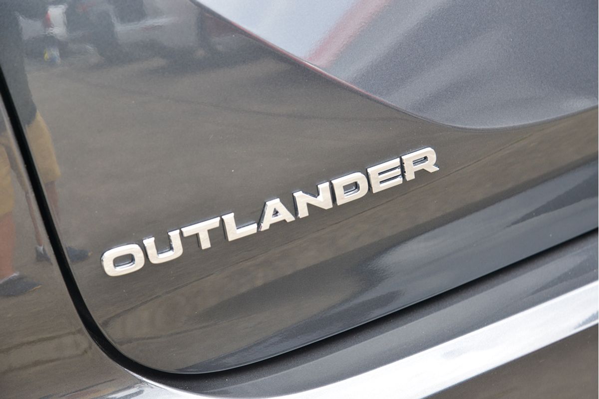 2024 Mitsubishi Outlander PHEV Exceed ZM