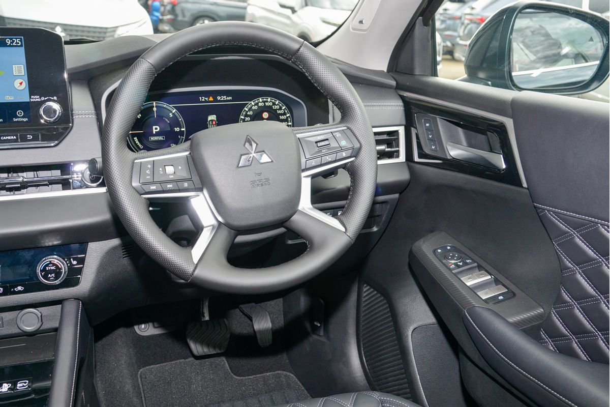 2024 Mitsubishi Outlander PHEV Exceed ZM