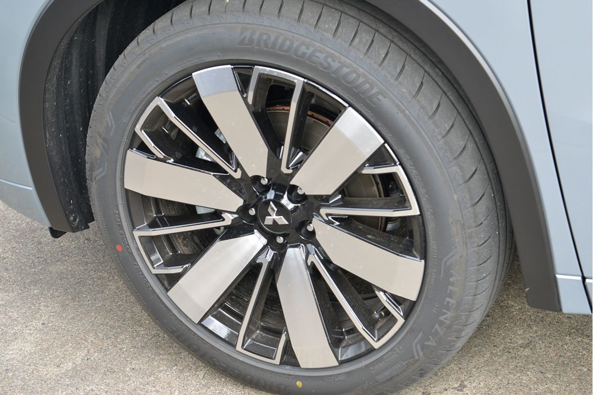 2025 Mitsubishi Outlander Exceed ZM