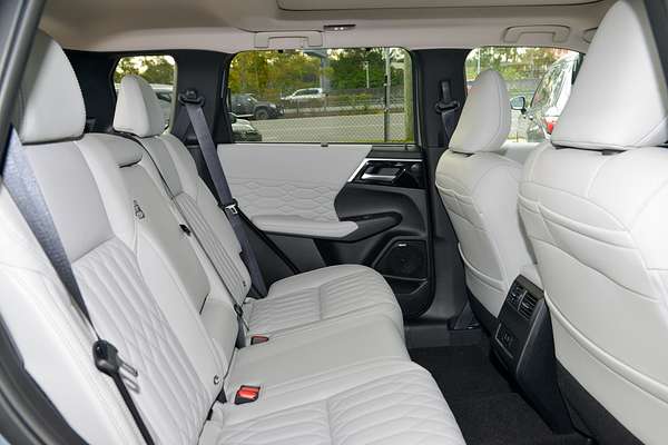 2025 Mitsubishi Outlander Exceed ZM