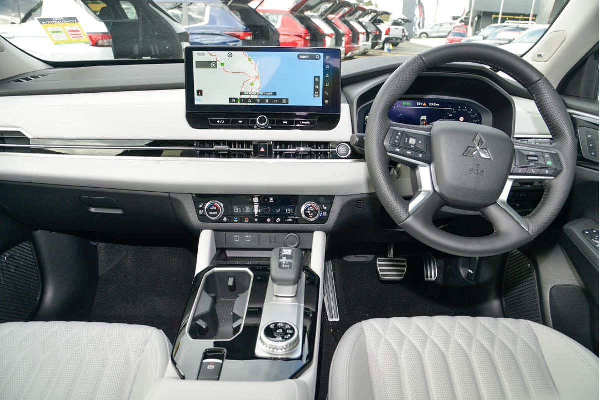 2025 Mitsubishi Outlander Exceed ZM