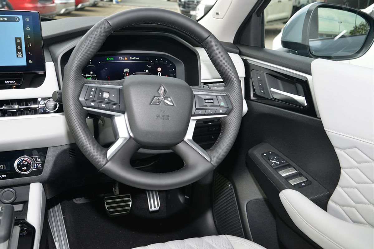 2025 Mitsubishi Outlander Exceed ZM