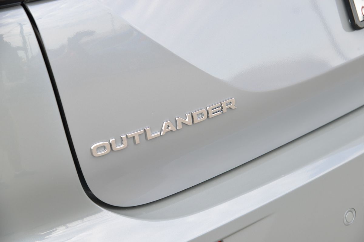 2025 Mitsubishi Outlander Exceed ZM