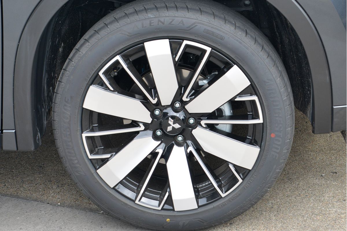 2025 Mitsubishi Outlander Exceed Tourer ZM