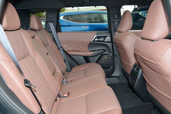 2025 Mitsubishi Outlander Exceed Tourer ZM