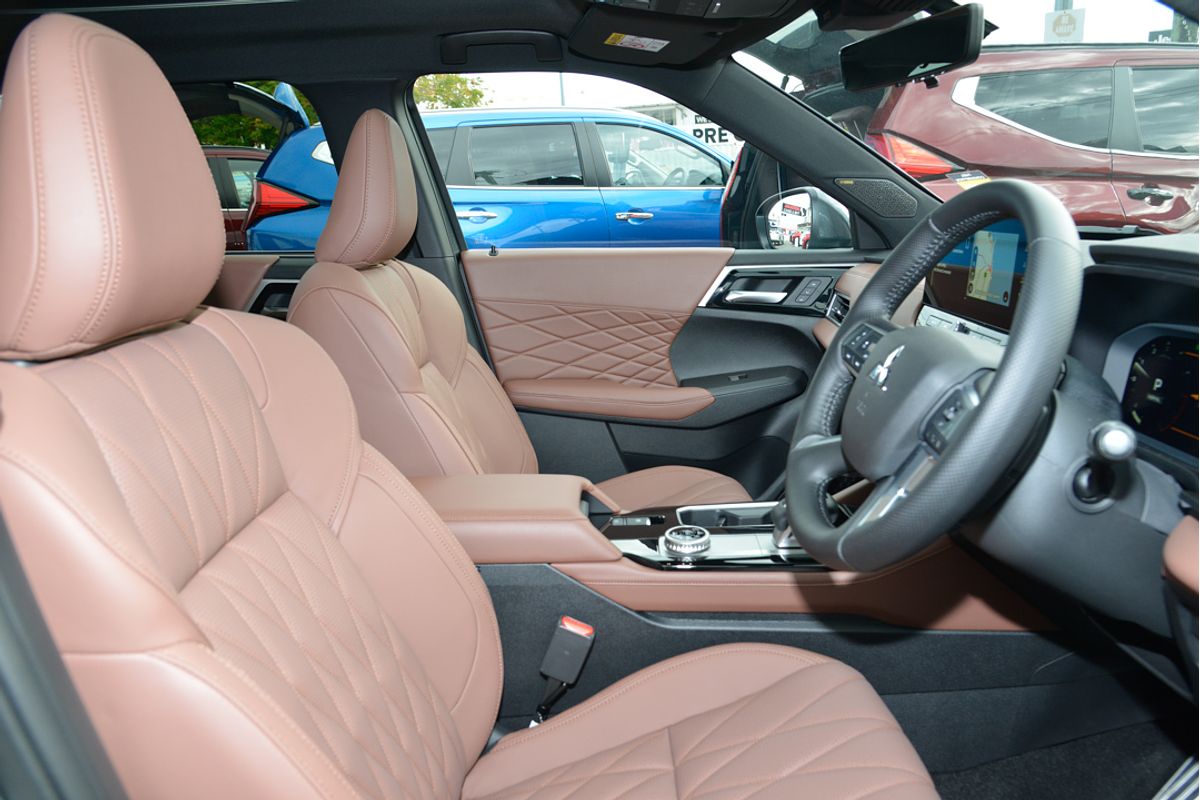 2025 Mitsubishi Outlander Exceed Tourer ZM