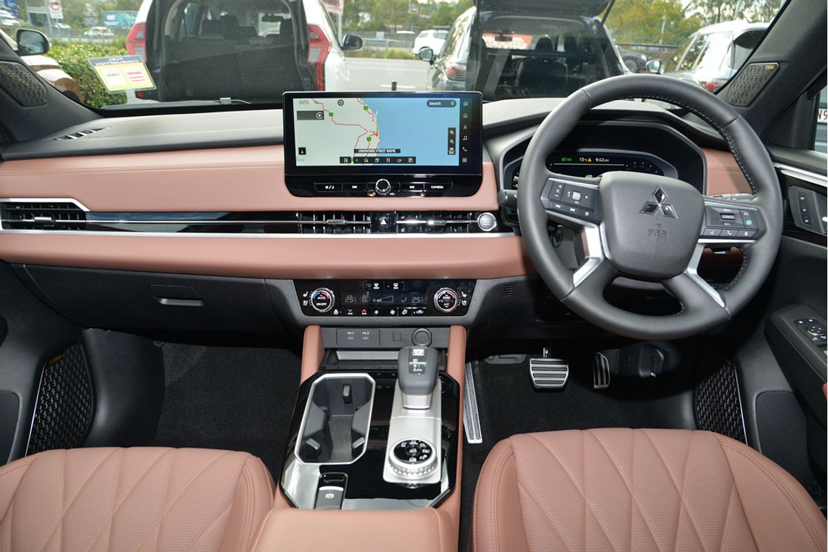 2025 Mitsubishi Outlander Exceed Tourer ZM