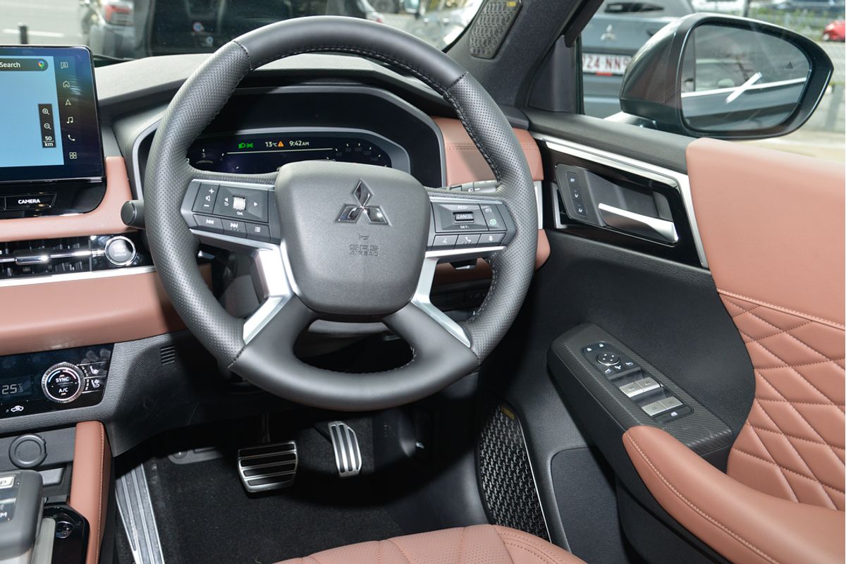 2025 Mitsubishi Outlander Exceed Tourer ZM