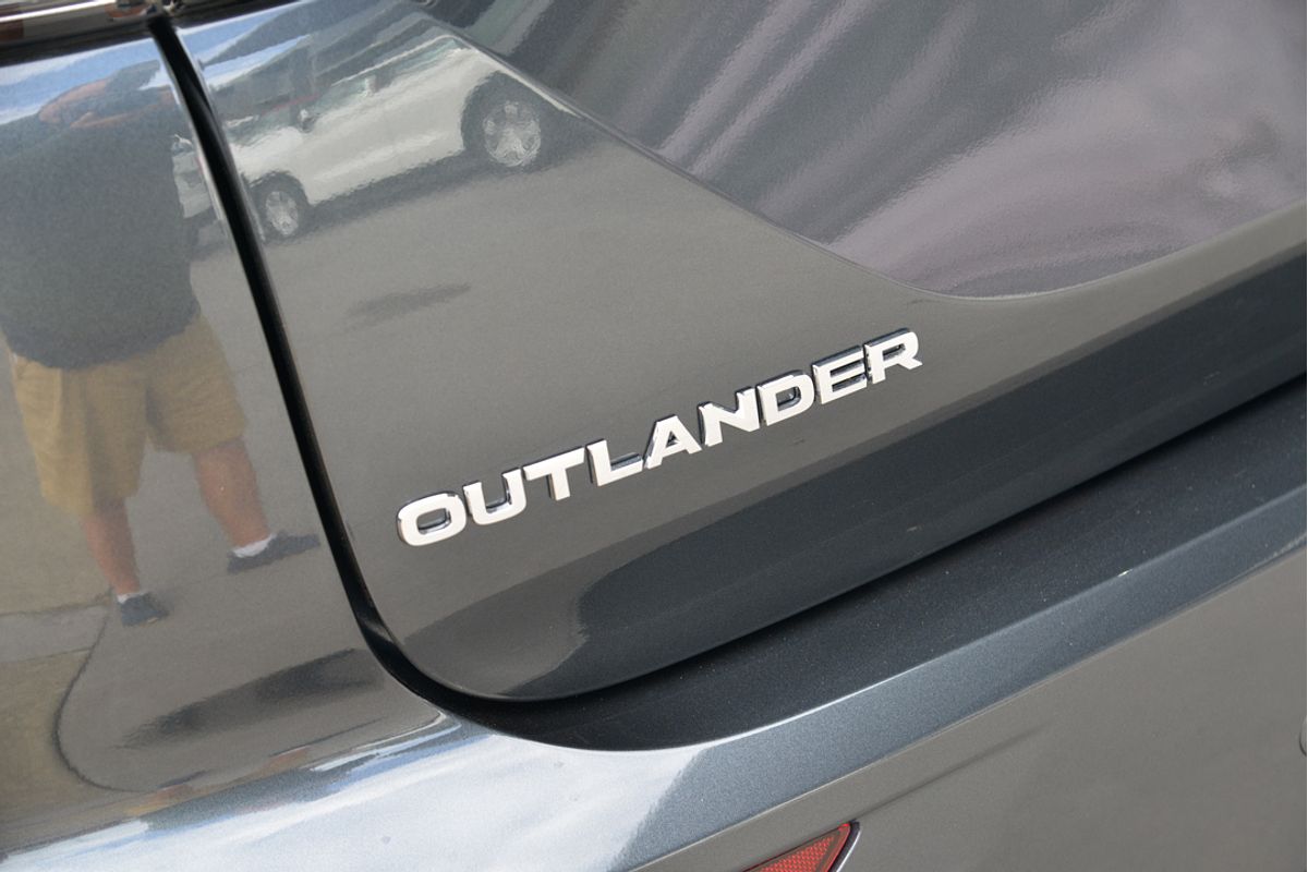 2025 Mitsubishi Outlander Exceed Tourer ZM