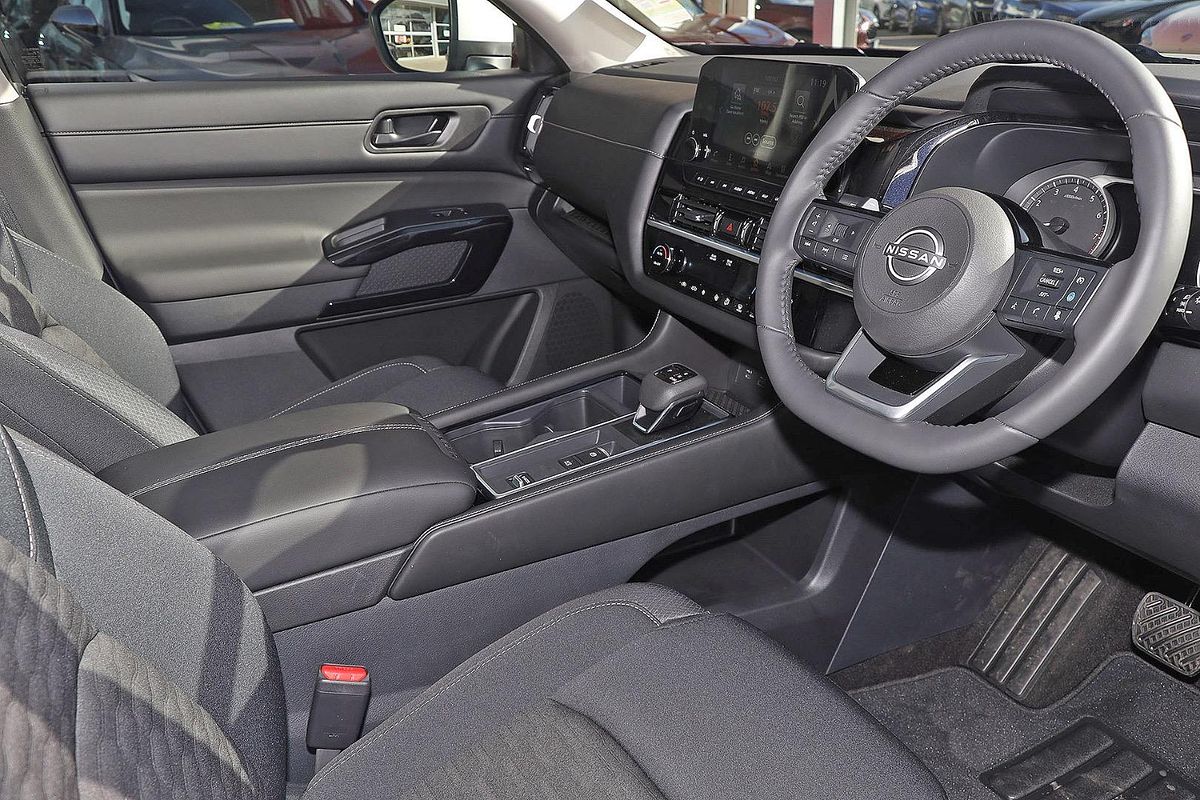 2025 Nissan Pathfinder ST-L R53
