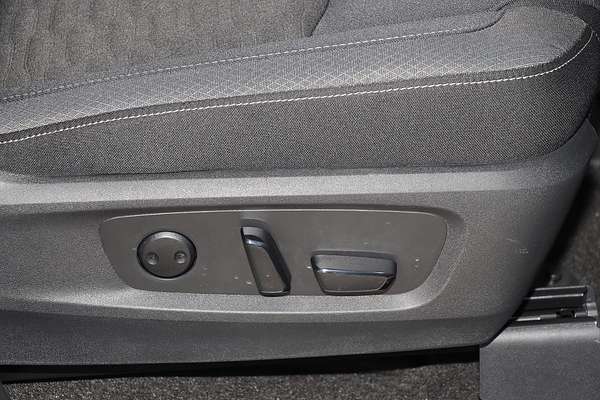 2025 Nissan Pathfinder ST-L R53