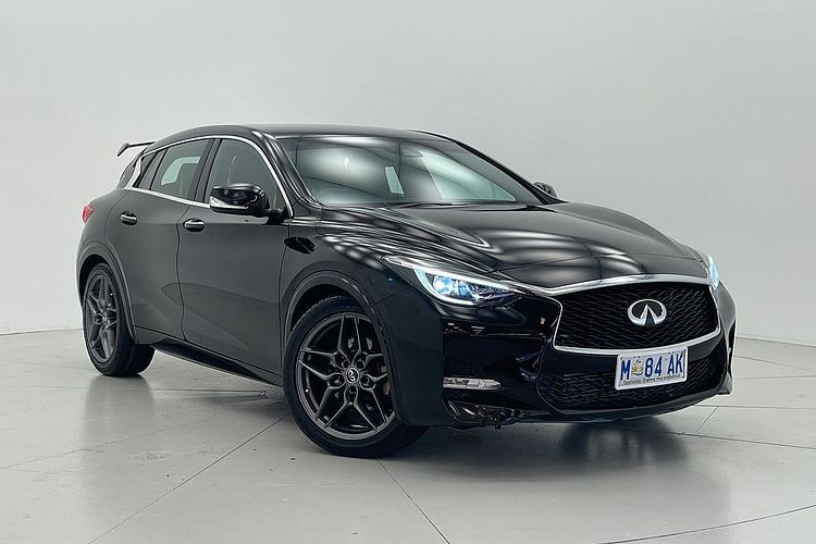 2016 INFINITI Q30 Sport H15
