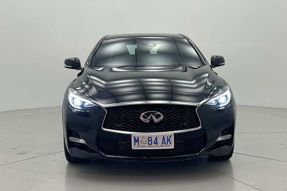 2016 INFINITI Q30 Sport H15