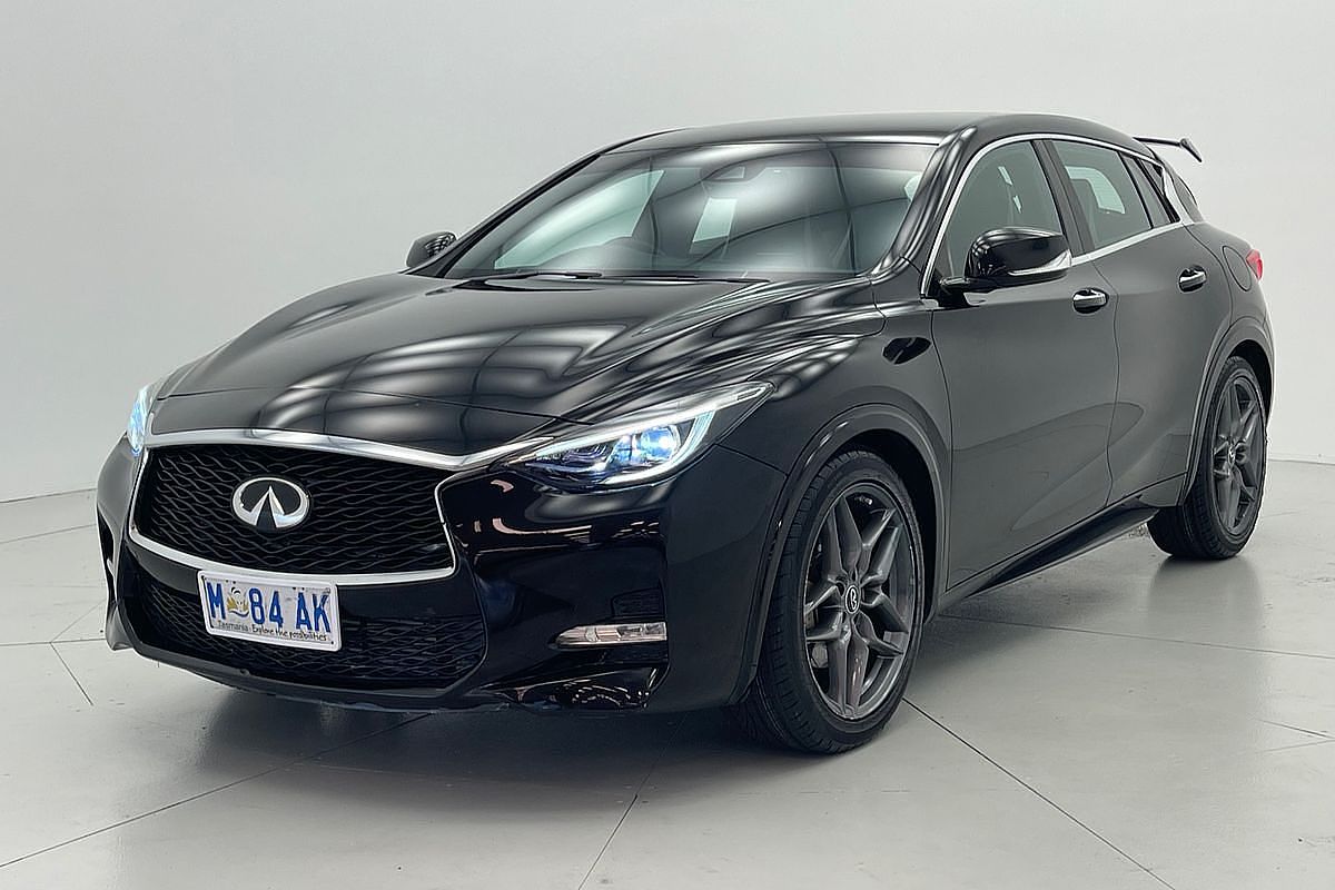 2016 INFINITI Q30 Sport H15