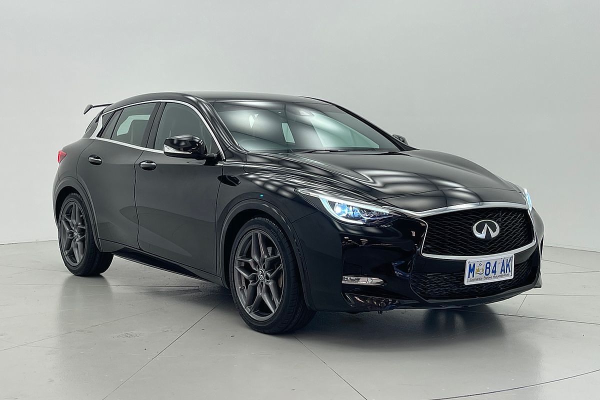 2016 INFINITI Q30 Sport H15