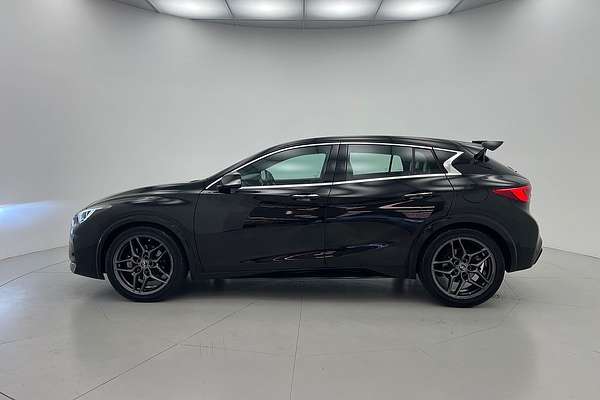2016 INFINITI Q30 Sport H15