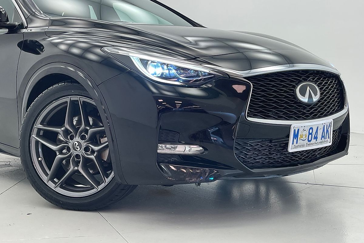 2016 INFINITI Q30 Sport H15