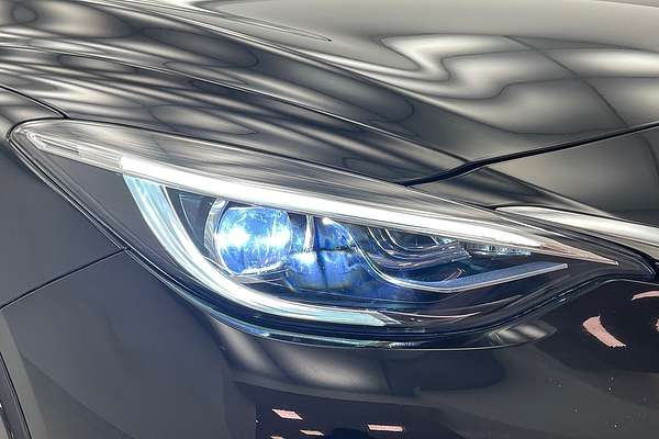 2016 INFINITI Q30 Sport H15