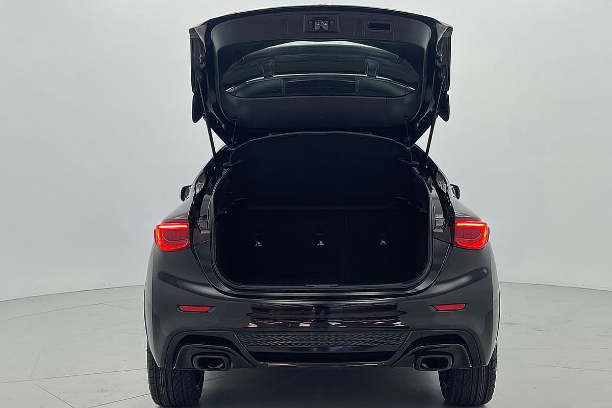 2016 INFINITI Q30 Sport H15