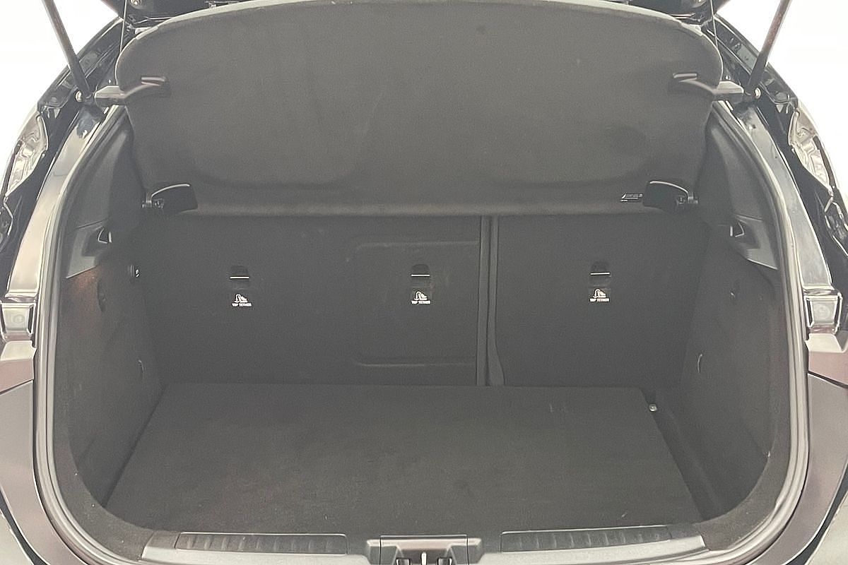 2016 INFINITI Q30 Sport H15