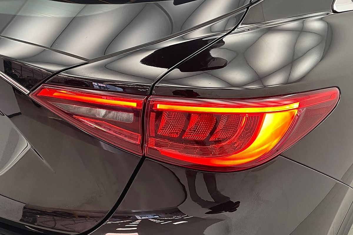 2016 INFINITI Q30 Sport H15