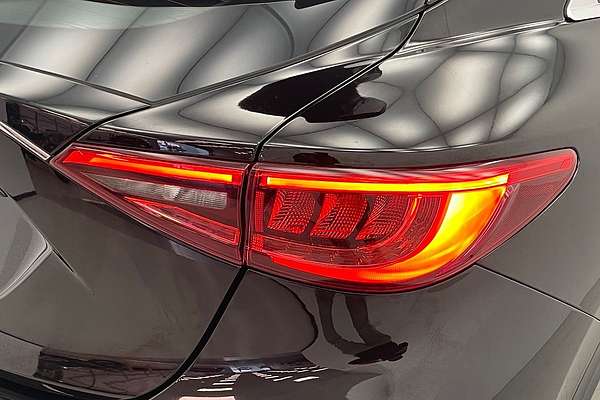 2016 INFINITI Q30 Sport H15