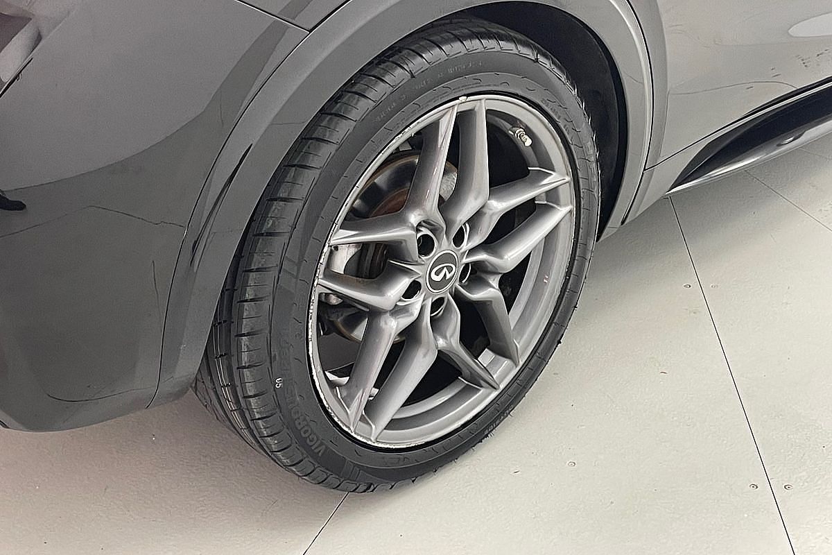 2016 INFINITI Q30 Sport H15