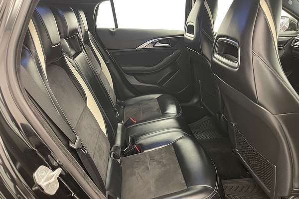 2016 INFINITI Q30 Sport H15
