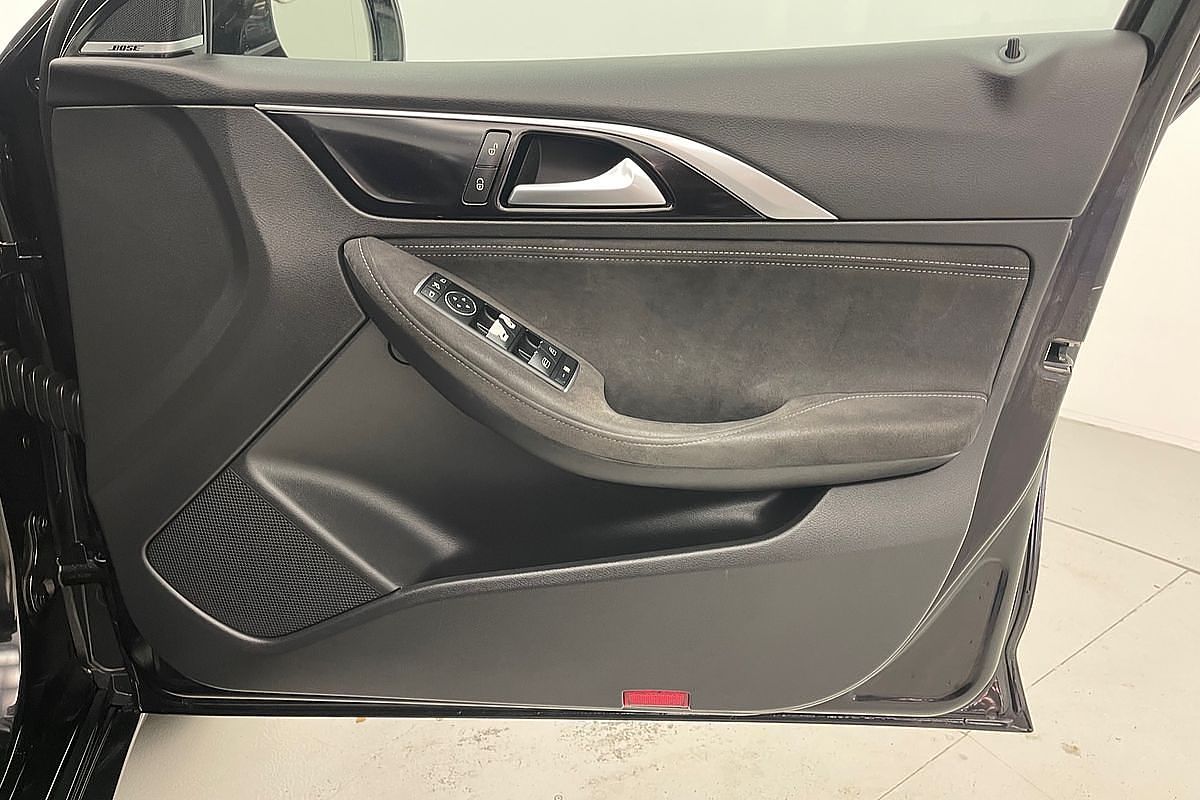 2016 INFINITI Q30 Sport H15