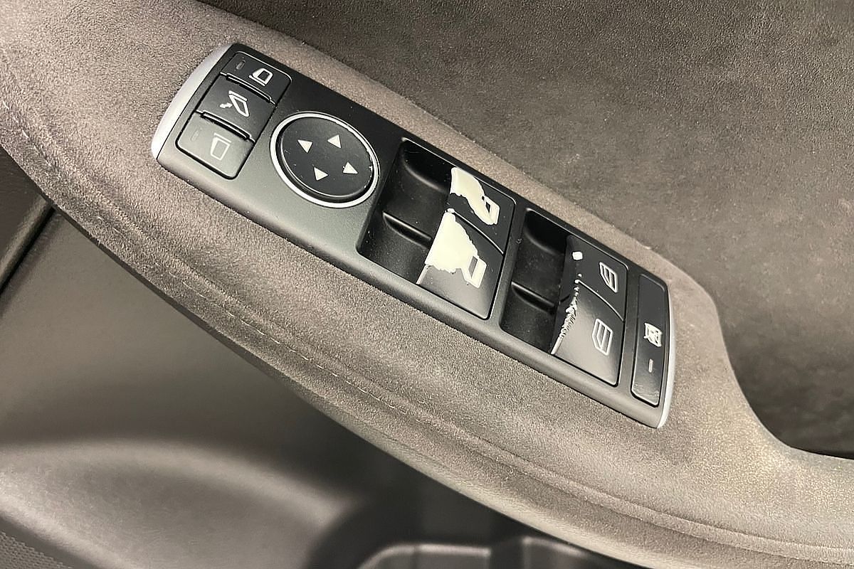 2016 INFINITI Q30 Sport H15