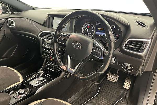 2016 INFINITI Q30 Sport H15