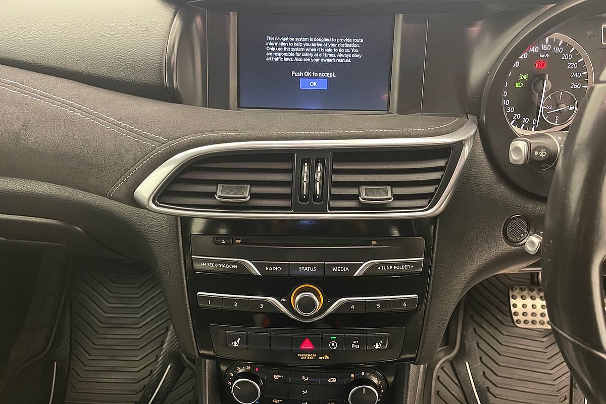 2016 INFINITI Q30 Sport H15