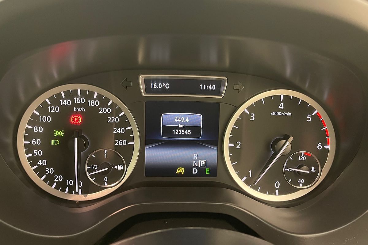 2016 INFINITI Q30 Sport H15