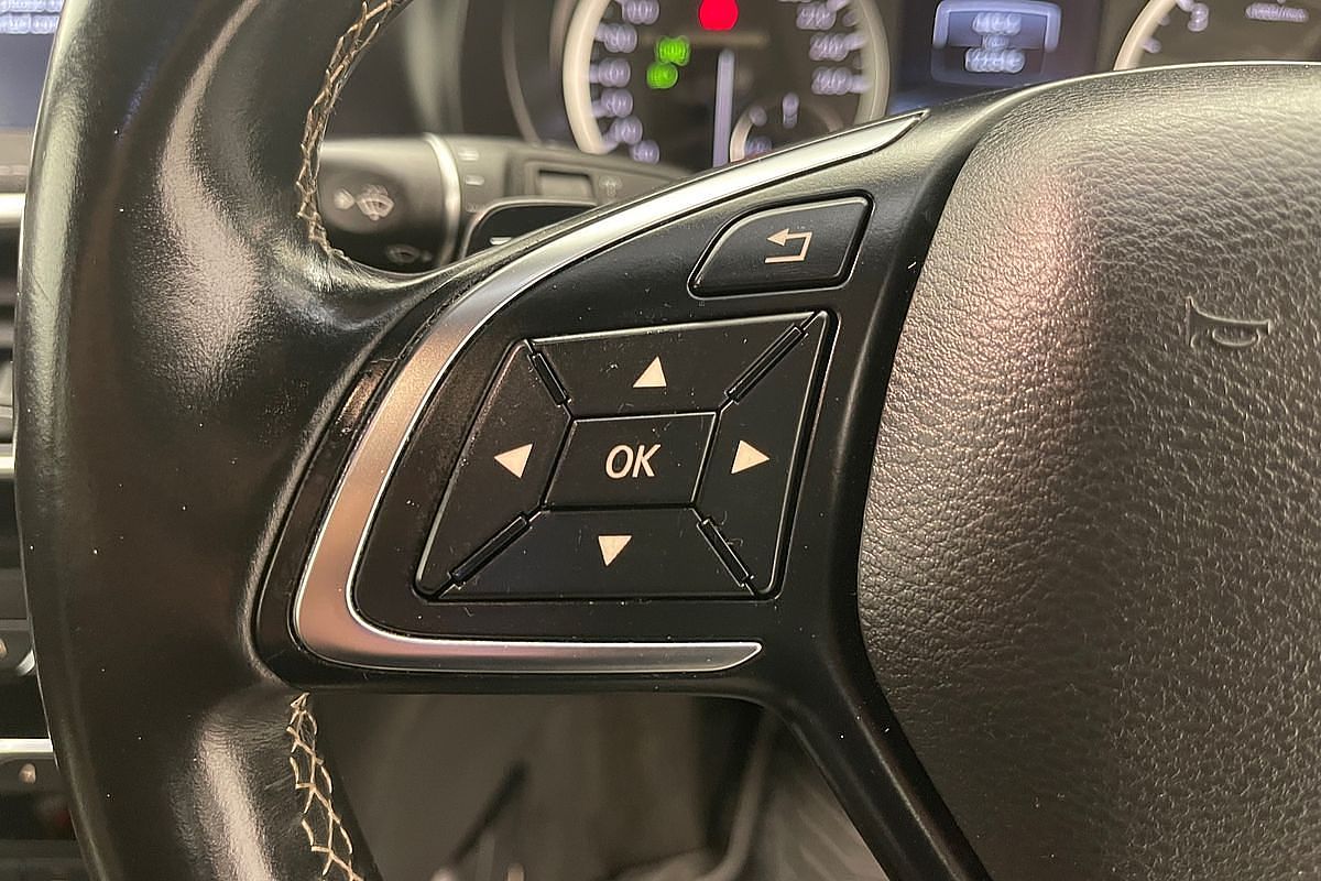2016 INFINITI Q30 Sport H15