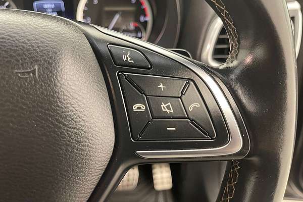 2016 INFINITI Q30 Sport H15