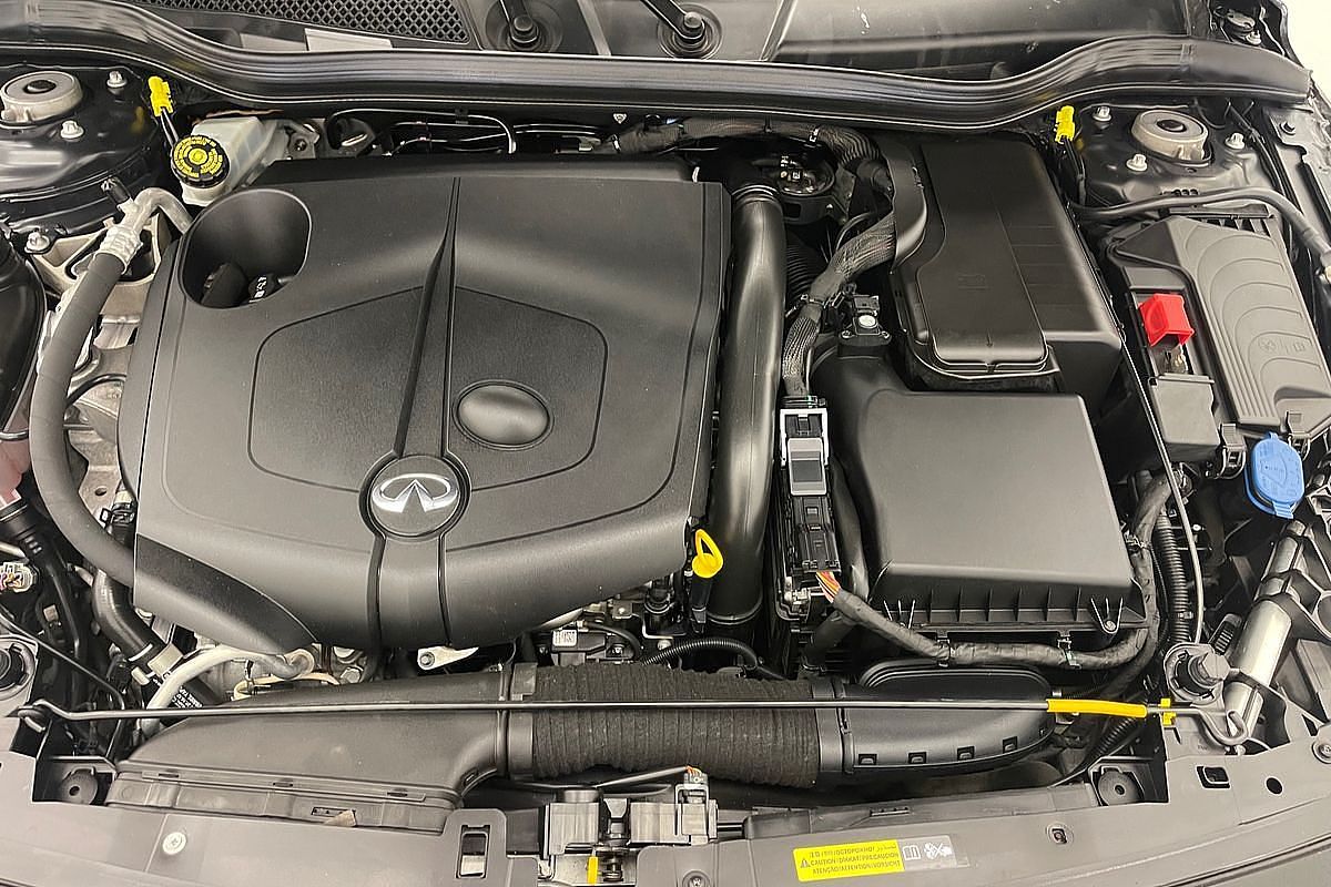 2016 INFINITI Q30 Sport H15