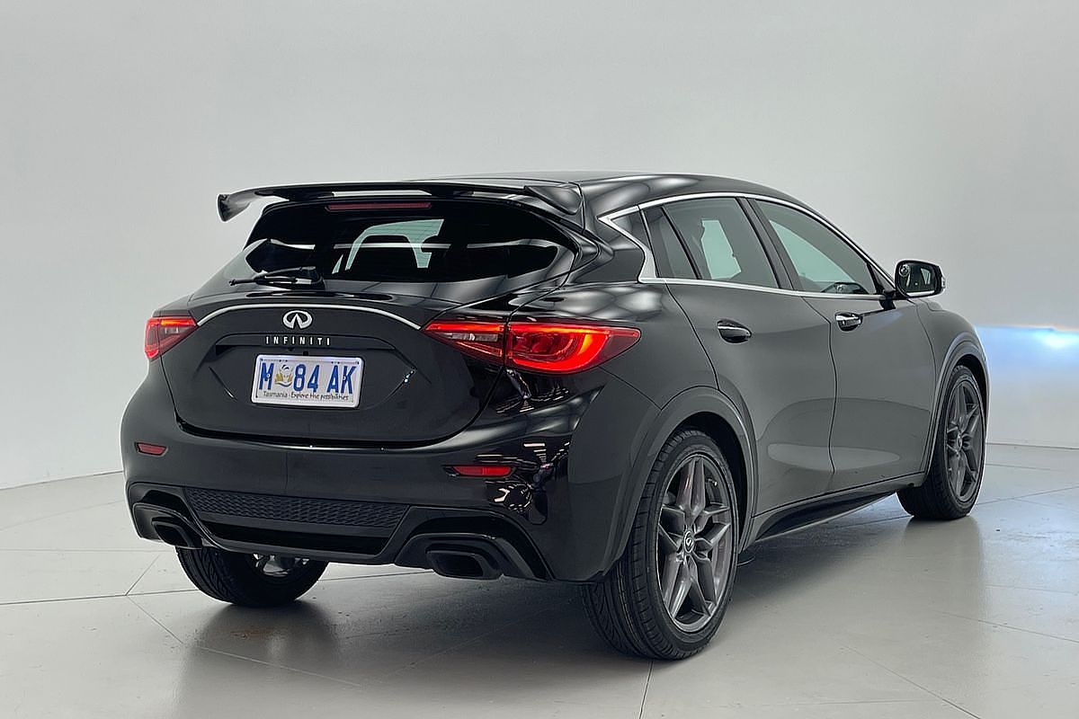 2016 INFINITI Q30 Sport H15