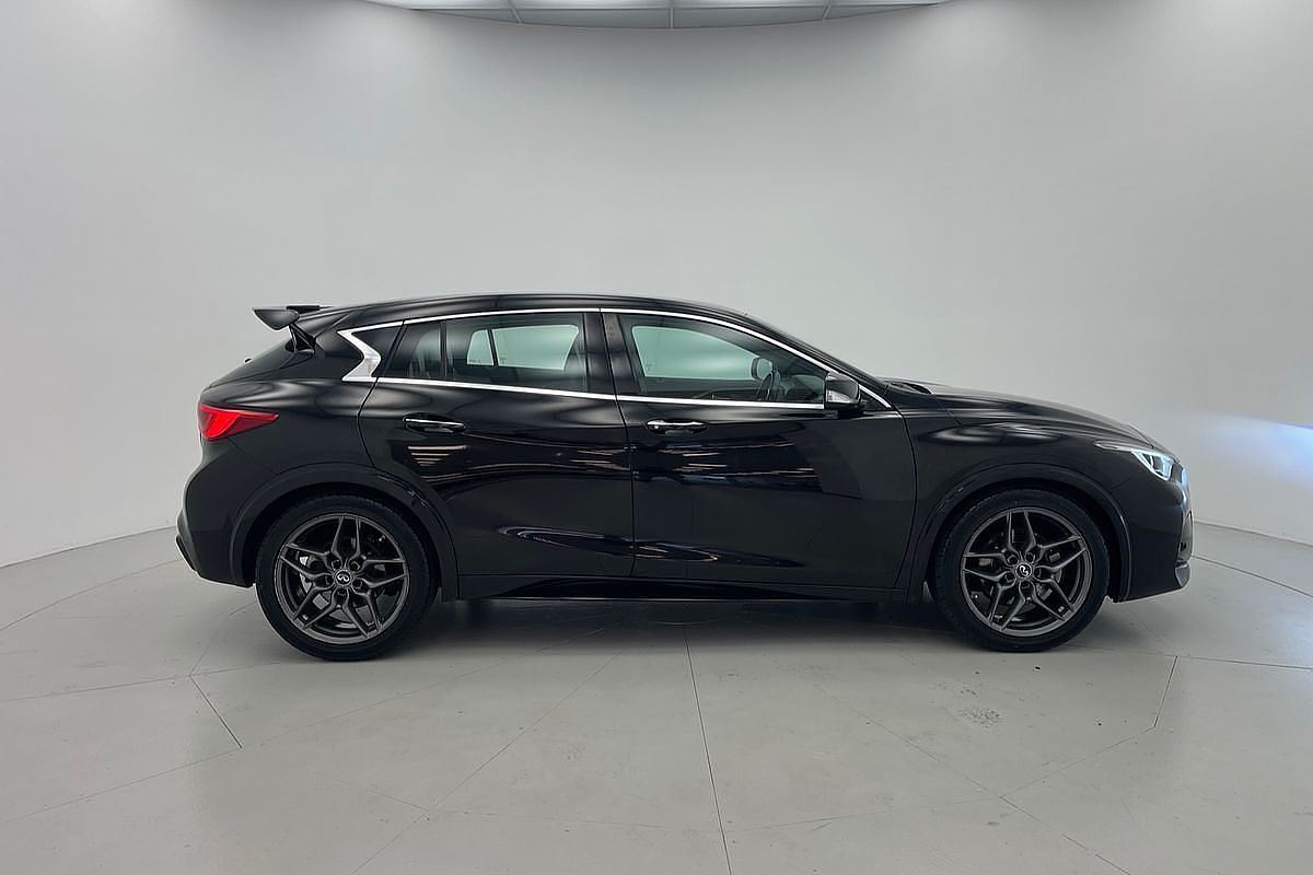 2016 INFINITI Q30 Sport H15