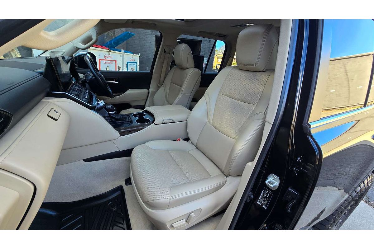 2022 Toyota Landcruiser Sahara FJA300R