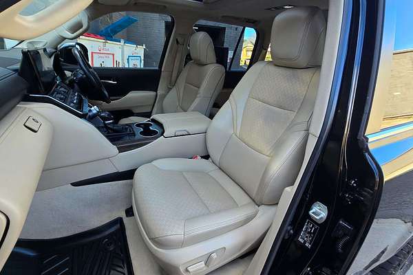 2022 Toyota Landcruiser Sahara FJA300R