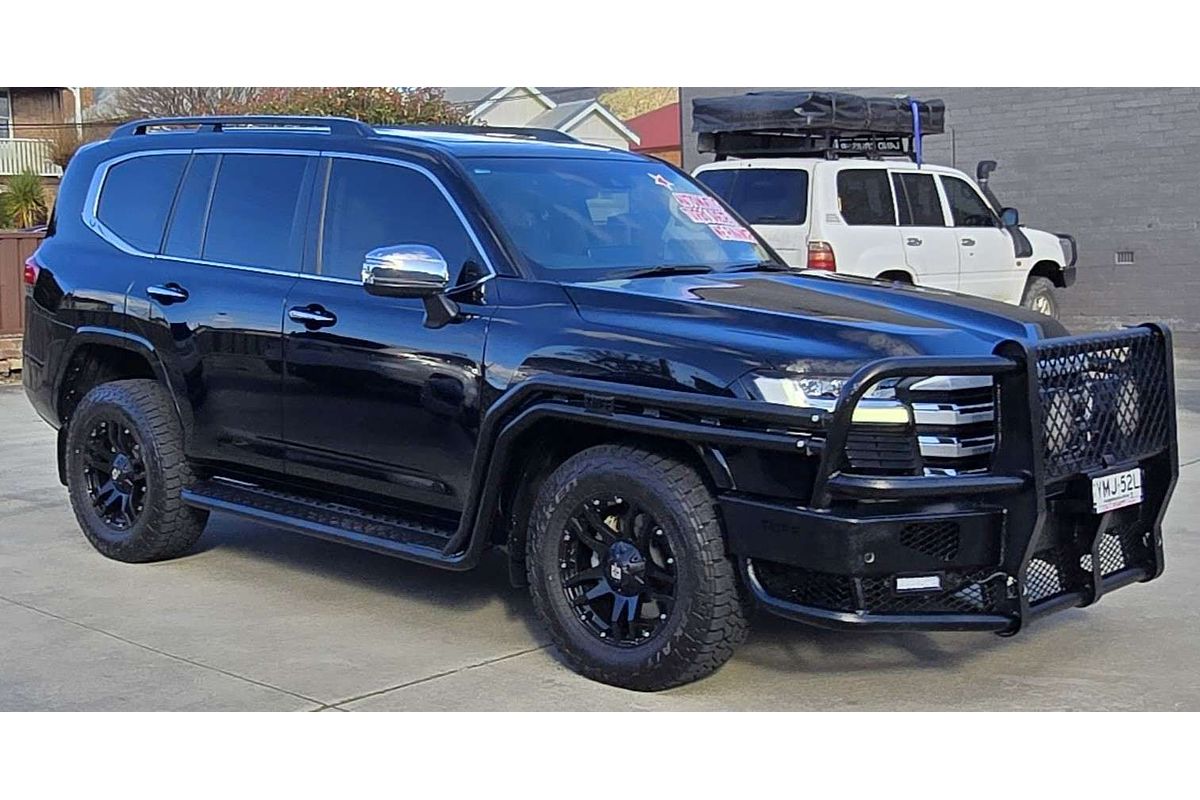 2022 Toyota Landcruiser Sahara FJA300R