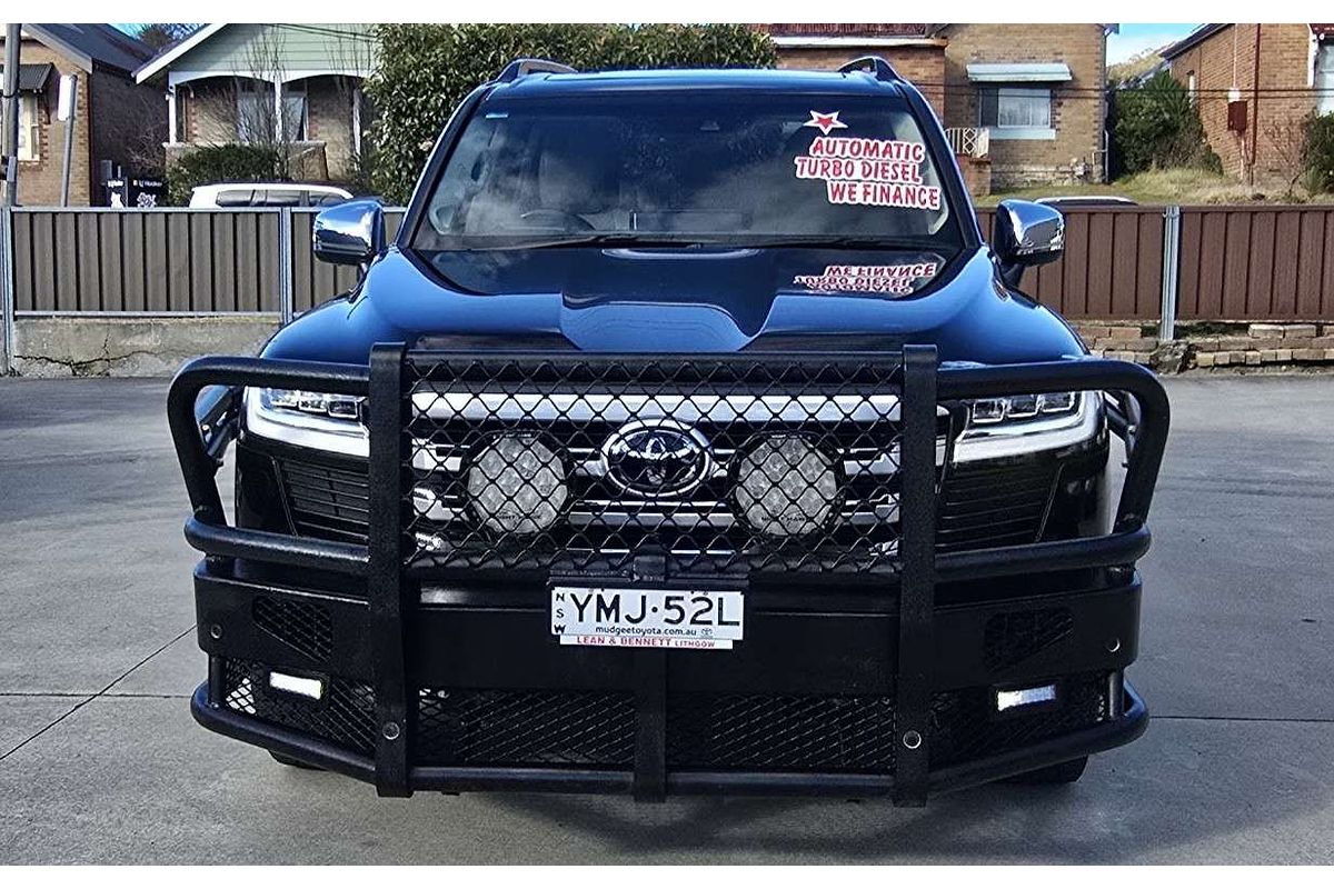 2022 Toyota Landcruiser Sahara FJA300R