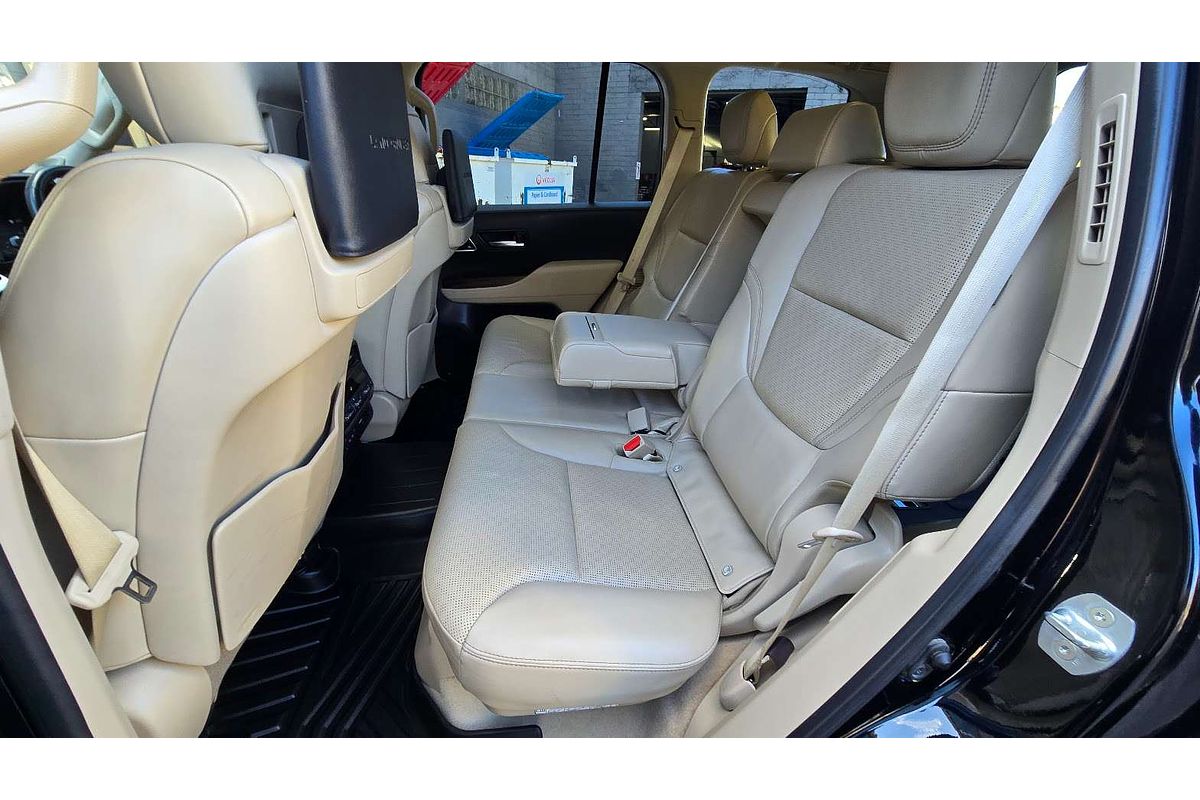 2022 Toyota Landcruiser Sahara FJA300R