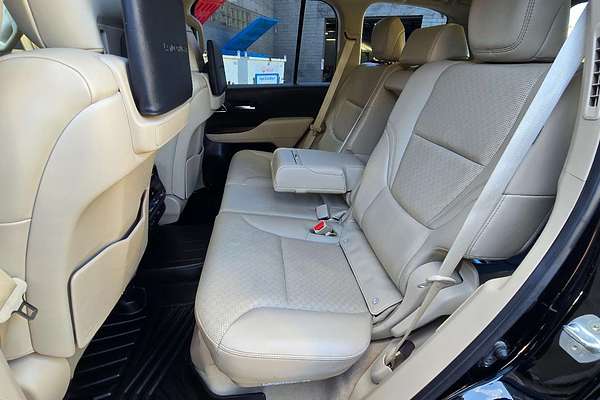 2022 Toyota Landcruiser Sahara FJA300R